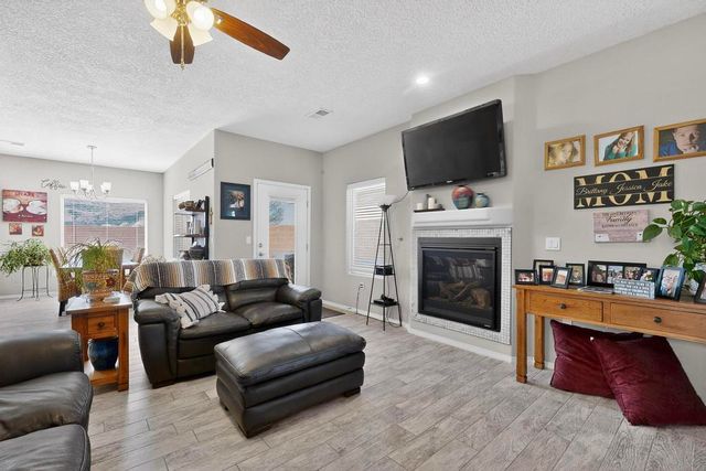 860 Firewheel Loop SW, Los Lunas, NM 87031