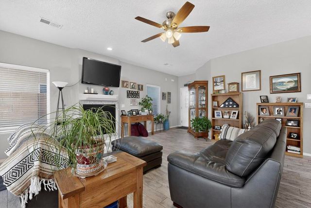 860 Firewheel Loop SW, Los Lunas, NM 87031