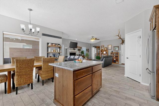 860 Firewheel Loop SW, Los Lunas, NM 87031