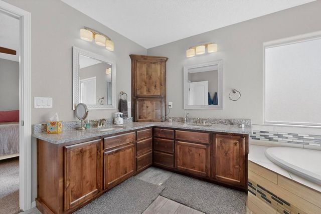 860 Firewheel Loop SW, Los Lunas, NM 87031