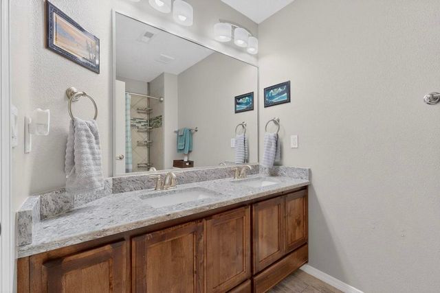 860 Firewheel Loop SW, Los Lunas, NM 87031