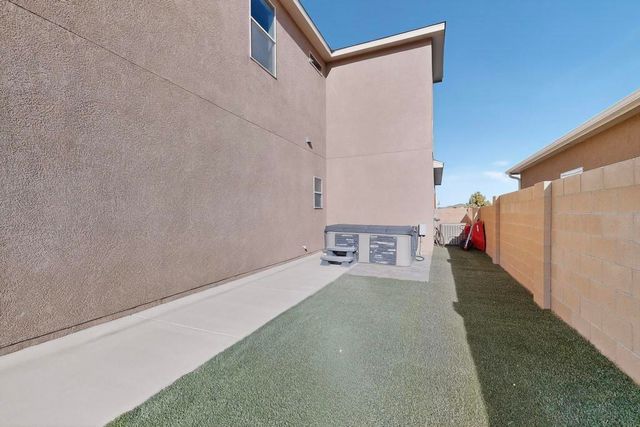 860 Firewheel Loop SW, Los Lunas, NM 87031