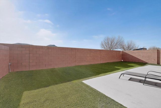 860 Firewheel Loop SW, Los Lunas, NM 87031