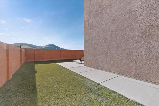 860 Firewheel Loop SW, Los Lunas, NM 87031