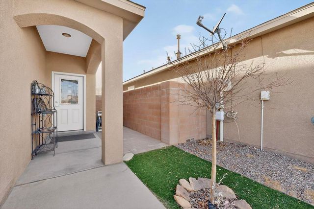 860 Firewheel Loop SW, Los Lunas, NM 87031