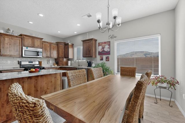 860 Firewheel Loop SW, Los Lunas, NM 87031