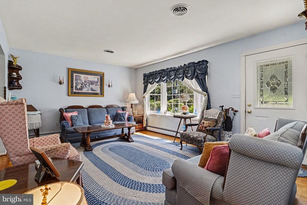 Image 5 of property listing at 3042 WAREHIME RD, Manchester, MD 21102