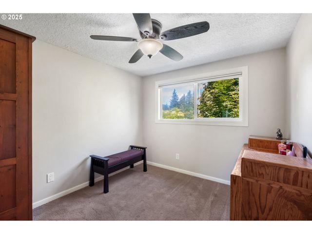 13216 Autumn Ln, Oregon City, OR 97045