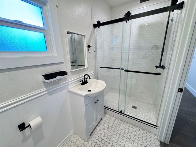 2716 S La Salle, Los Angeles, CA 90018