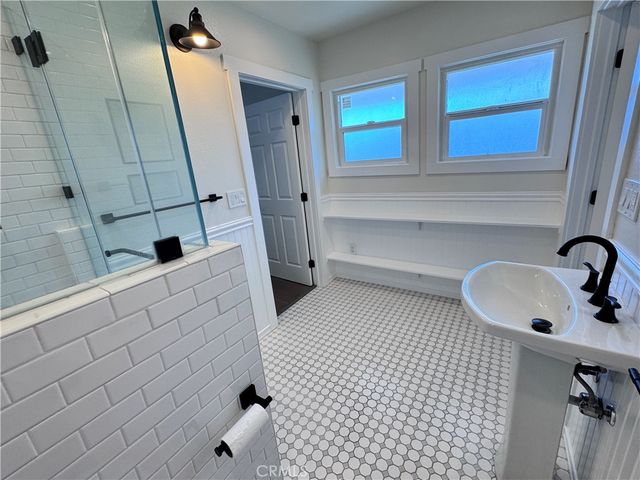 2716 S La Salle, Los Angeles, CA 90018