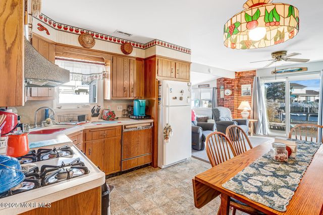 39 S Los Angeles Drive, Little Egg Harbor, NJ 08087