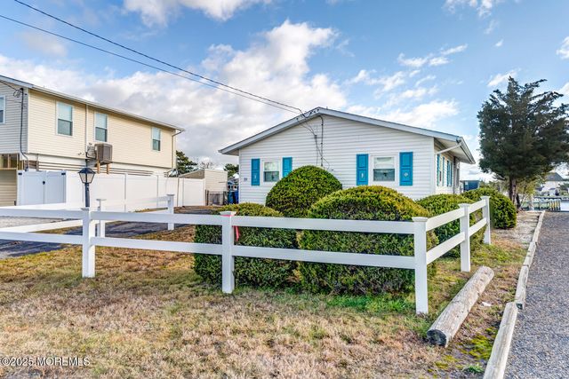 39 S Los Angeles Drive, Little Egg Harbor, NJ 08087