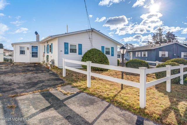 39 S Los Angeles Drive, Little Egg Harbor, NJ 08087
