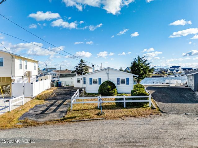 39 S Los Angeles Drive, Little Egg Harbor, NJ 08087