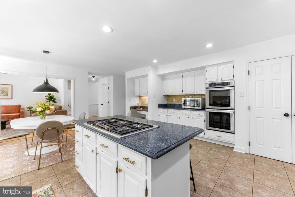 Image 21 of property listing at 6513 APPLE BLOSSOM RIDE, Columbia, MD 21044