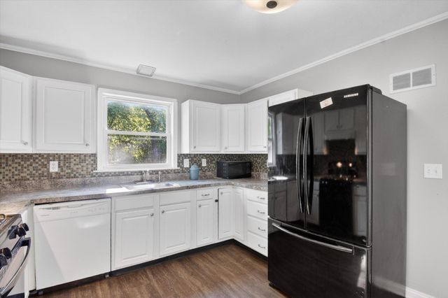 868 Woodbine Boulevard, Jackson, MI 49203