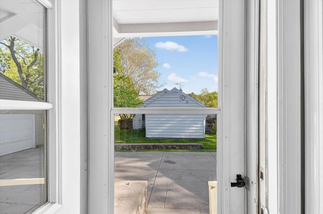 868 Woodbine Boulevard, Jackson, MI 49203