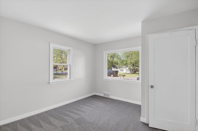 868 Woodbine Boulevard, Jackson, MI 49203