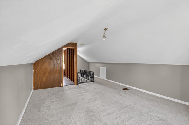 868 Woodbine Boulevard, Jackson, MI 49203
