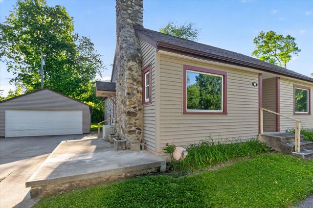 868 Woodbine Boulevard, Jackson, MI 49203