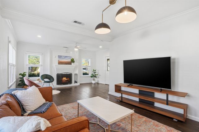 1102 Brunner Avenue, Dallas, TX 75224