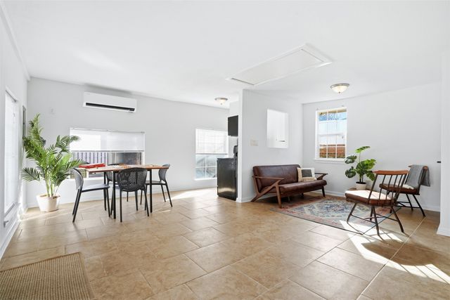 1102 Brunner Avenue, Dallas, TX 75224