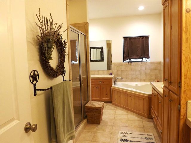 4443 Highway 90, Alleyton, TX 78935