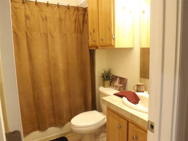 4443 Highway 90, Alleyton, TX 78935