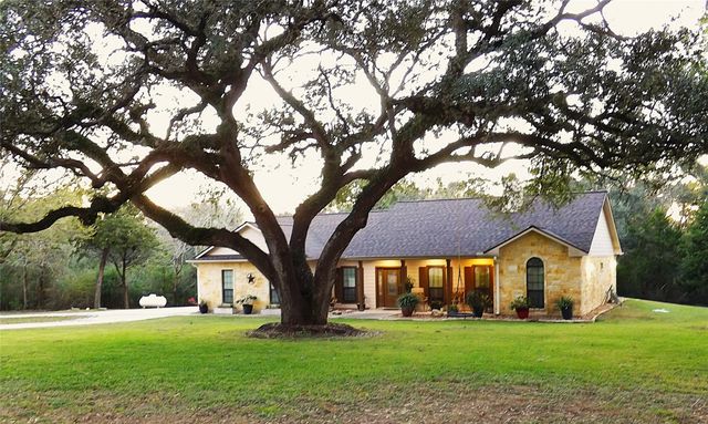 4443 Highway 90, Alleyton, TX 78935