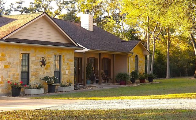 4443 Highway 90, Alleyton, TX 78935