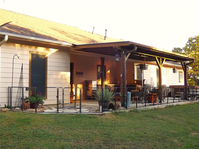 4443 Highway 90, Alleyton, TX 78935