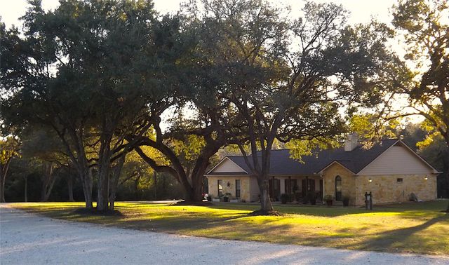 4443 Highway 90, Alleyton, TX 78935