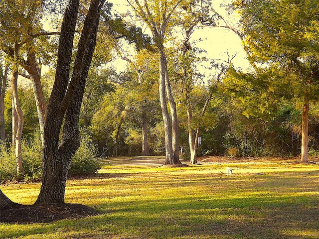 4443 Highway 90, Alleyton, TX 78935