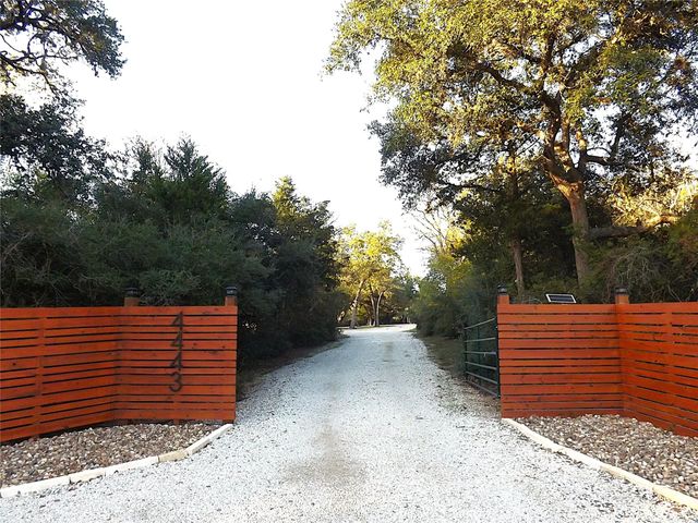 4443 Highway 90, Alleyton, TX 78935