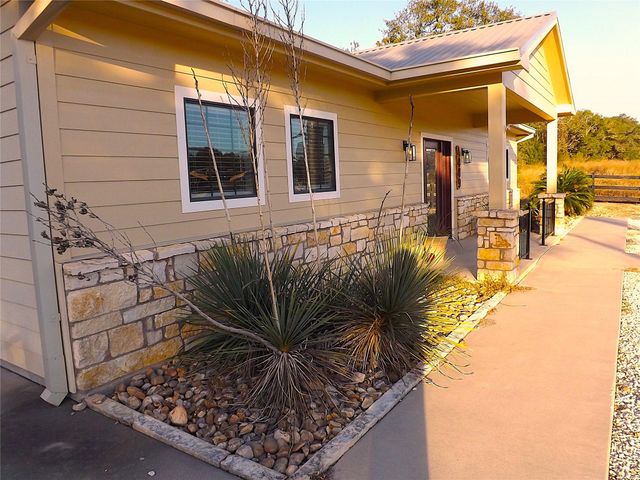 4443 Highway 90, Alleyton, TX 78935