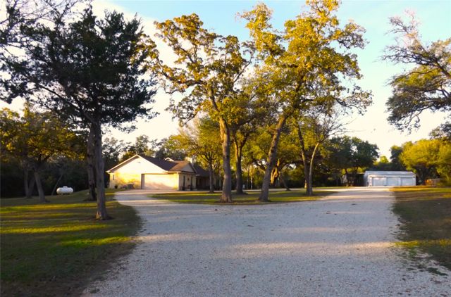 4443 Highway 90, Alleyton, TX 78935