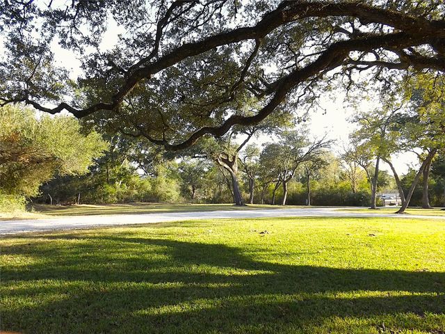 4443 Highway 90, Alleyton, TX 78935