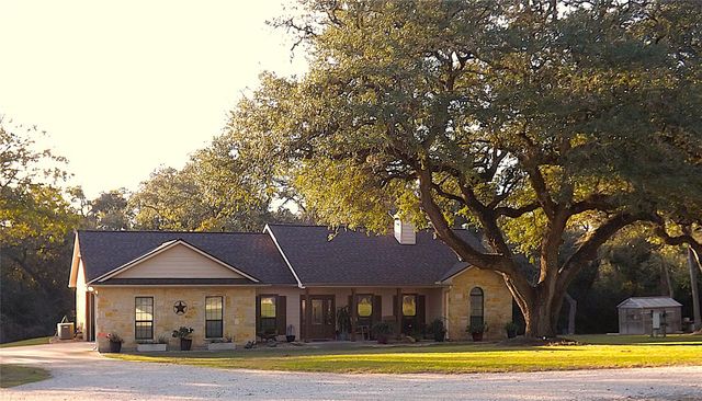 4443 Highway 90, Alleyton, TX 78935