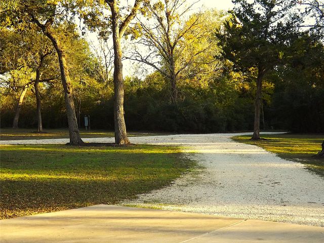 4443 Highway 90, Alleyton, TX 78935