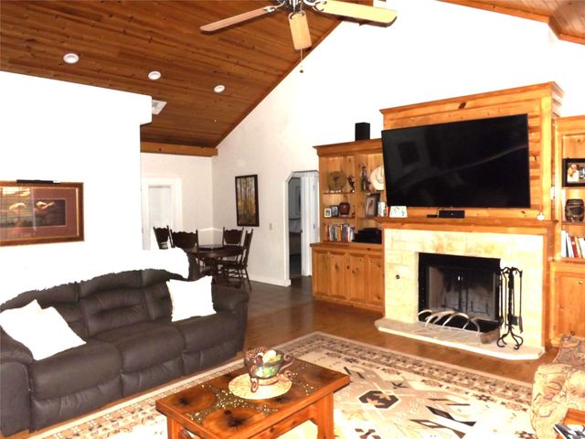 4443 Highway 90, Alleyton, TX 78935