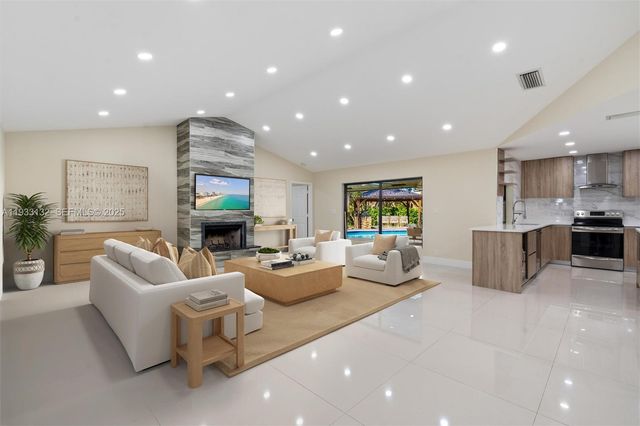 2026 NW 81st Ave, Coral Springs, FL 33071