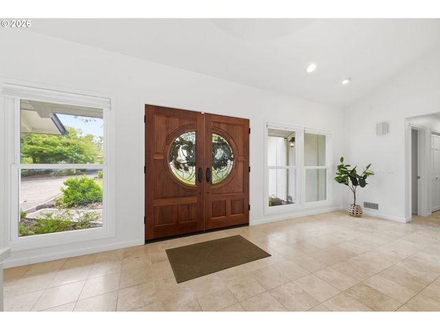 3915 N SHASTA Loop, Eugene, OR 97405
