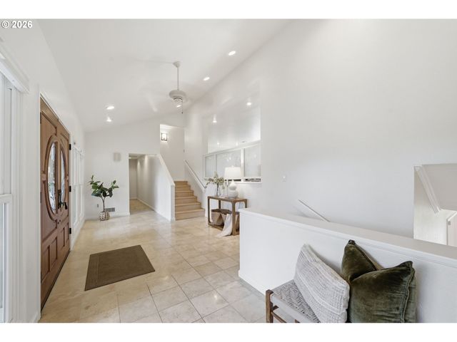 3915 N SHASTA Loop, Eugene, OR 97405