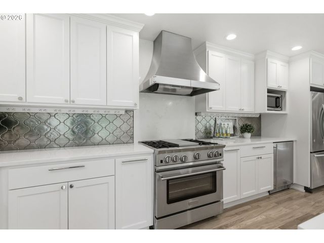 3915 N SHASTA Loop, Eugene, OR 97405