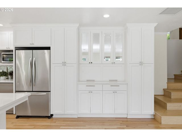 3915 N SHASTA Loop, Eugene, OR 97405
