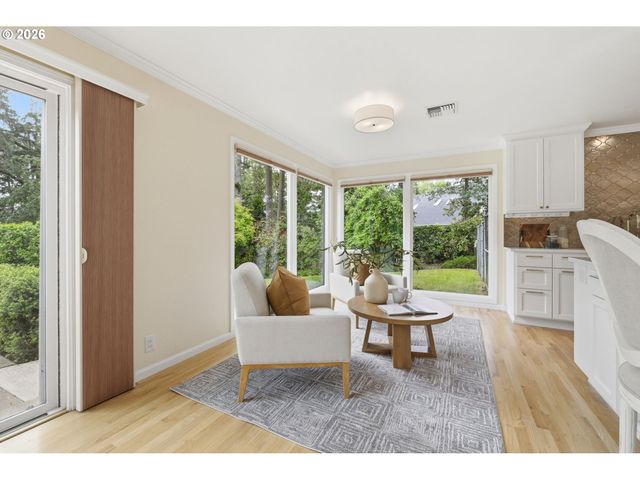 3915 N SHASTA Loop, Eugene, OR 97405