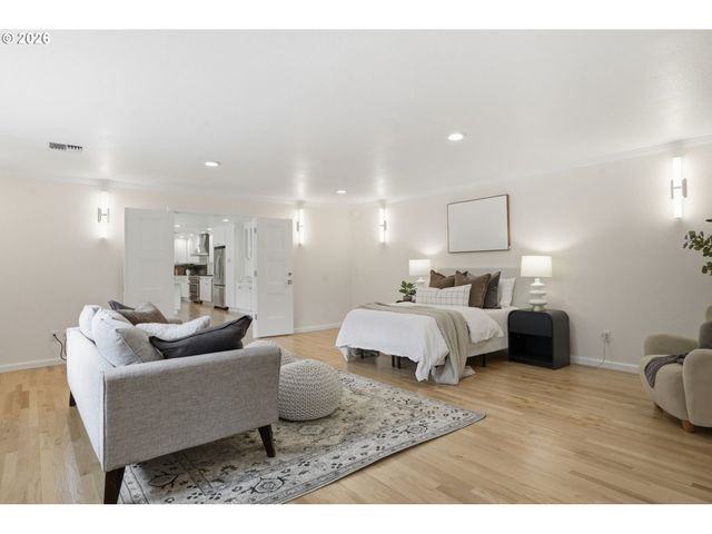 3915 N SHASTA Loop, Eugene, OR 97405
