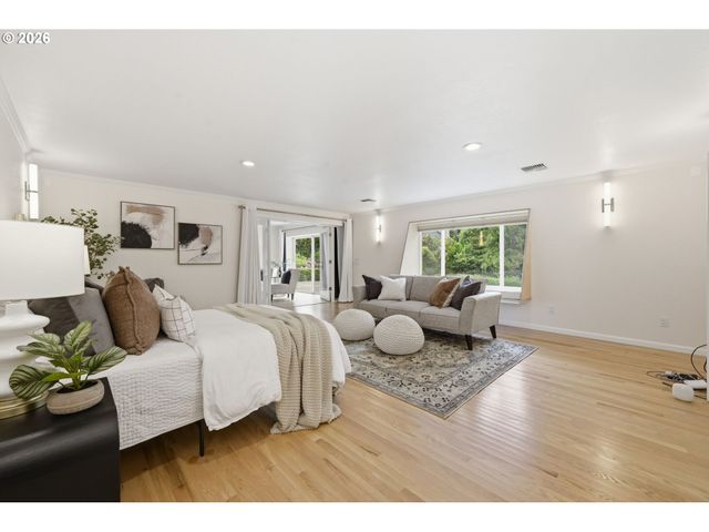 3915 N SHASTA Loop, Eugene, OR 97405