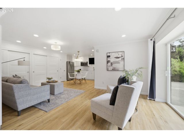 3915 N SHASTA Loop, Eugene, OR 97405