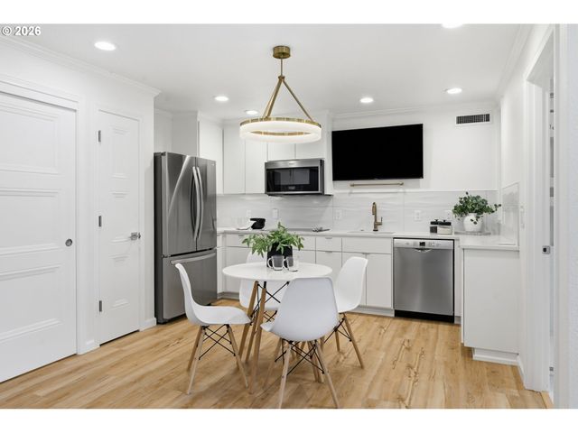 3915 N SHASTA Loop, Eugene, OR 97405
